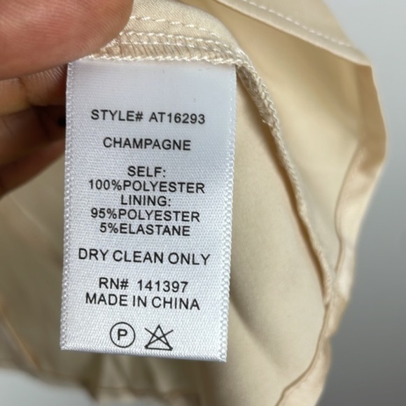 NWT ASTR Satin Balloon Puff Sleeve Top - Picture 9 of 11